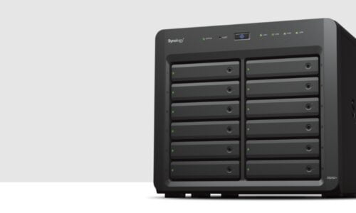 A SYNOLOGY® BEMUTATTA A 12-LEMEZES, TORONY KIALAKÍTÁSÚ TÁROLÓEGYSÉGEIT, A DS3622XS+ ÉS A DS2422+ KÉSZÜLÉKEKET